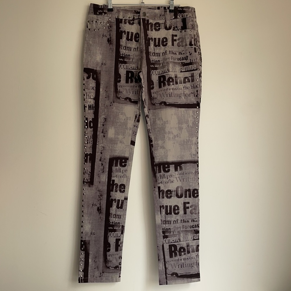 VINTAGE | Charlie Brown studded tabloid newspaper print jeans - Picture 9 of 10